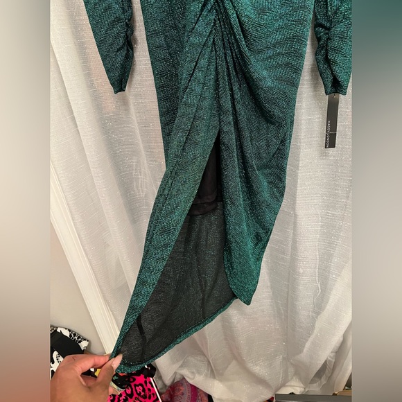 Shimmery Green/ Blue / Black Rouched Maggy London Dress - Picture 2 of 4